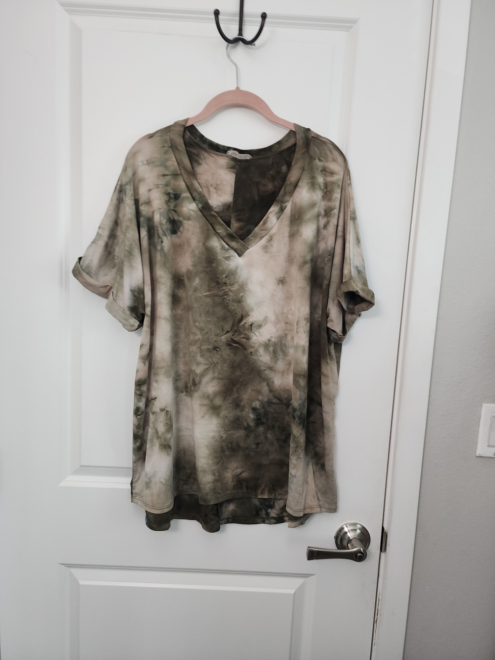 5/$30  Olive and Cream Tie-Dye V-Neck Top